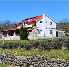 3 Bedroom Villa with Pool & Tennis Court near Sinj, sleeps 8